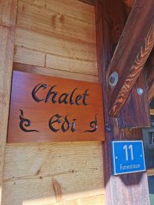 Vottorð, verðlaun, skilti eða annað skjal til sýnis á Chalet Edi