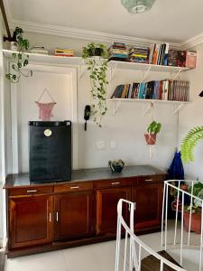 Knihovna v apartmánu + 32 fotografií