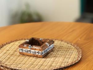 a small box sitting on top of a table at Villa Océan Gravier Rodrigues in Mt Bois Noir