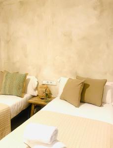 Hostal Es Niu de Tamariu客房内的一张或多张床位