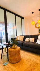 Hostal Es Niu de Tamariu的休息区