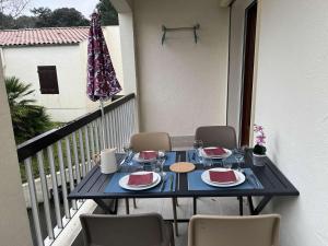 Balkon lub taras w obiekcie Appartement 2 pièces avec balcon, piscine, proche plage à Dolus-d'Oléron - 4 couchages - FR-1-246A-182