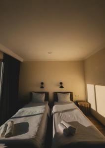 Rúm í herbergi á Hotel Gold Kazbegi