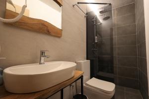 Koupelna v ubytování N'konak Guesthouse