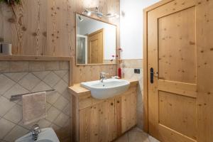 Koupelna v ubytování Taverna Larice + 28 fotografií