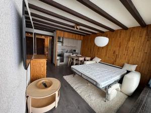 Kuchyň nebo kuchyňský kout v ubytování Résidence Les Gémeaux-4pers-Alpe d'Huez-Pied des pistes