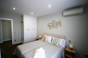 En eller flere senge i et værelse på Ático en la Gran Vía con Terraza al Palacio Real