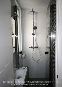 Et badeværelse på Ático en la Gran Vía con Terraza al Palacio Real