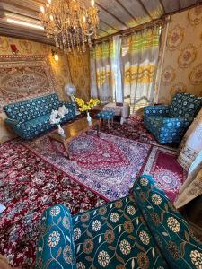 Houseboat New Suzan的休息区