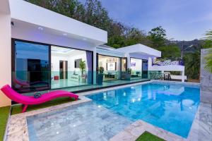 Πισίνα στο ή κοντά στο Modern Zen Oasis Villa Style - Pool, Rooftop Views & Playground - All-Inclusive - 4BR-3BA