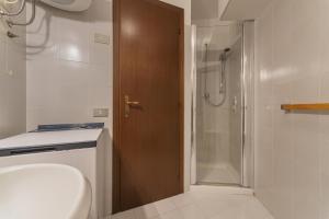a bathroom with a shower and a toilet and a sink at Due gnomi in Temù