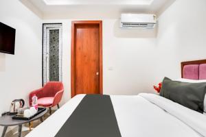 Postel nebo postele na pokoji v ubytování Hotel O Ivory Inn