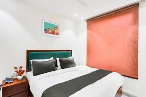 Postel nebo postele na pokoji v ubytování Hotel O Ivory Inn