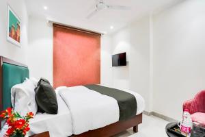 TV a/nebo společenská místnost v ubytování Hotel O Ivory Inn