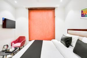 TV a/nebo společenská místnost v ubytování Hotel O Ivory Inn