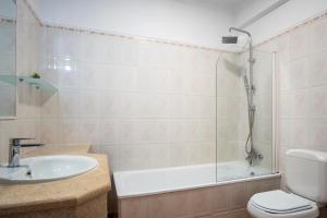 Phòng tắm tại MESTRE MILFONTES APARTMENTS by Stay in Alentejo +28 ảnh