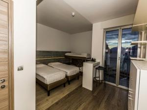 Campione Univela Rooms & Beds - Private Beach房間的床