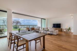 a living room with a table and a couch at Del Marina Apartment in Olhão