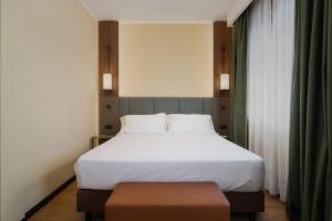 A bed or beds in a room at Hotel Mozart