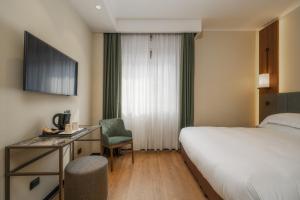 A bed or beds in a room at Hotel Mozart