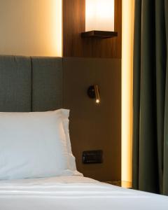 A bed or beds in a room at Hotel Mozart