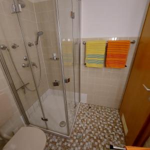 a bathroom with a shower and a toilet and towels at Wuppertal Katernberg in Wuppertal