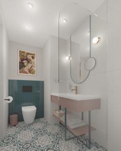 une salle de bain avec un lavabo et des toilettes dans l'établissement Hotel Indigo Krakow - Wawel Castle by IHG, à Cracovie 53 autres photos