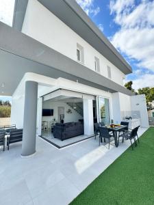 Χώρος καθιστικού στο Protaras Rustic Paradise Luxury Villa 1