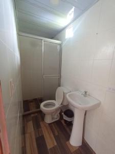 a bathroom with a toilet and a sink at Paisaje Andino Salento in Salento