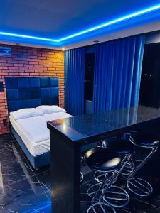 Ένα ή περισσότερα κρεβάτια σε δωμάτιο στο Lexury Apartament Sauna & Jacuzzi