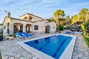 a villa with a swimming pool in front of a house at Villa Anna- Calonge, Costa Brava in Calonge