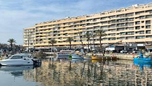 Θέα στο ποτάμι κοντά σε αυτή η παραθεριστική κατοικία