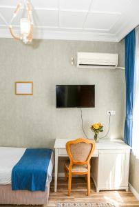 a bedroom with a desk and a bed and a chair at ASİTANE life HOTEL in Istanbul