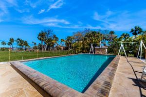 Swimmingpoolen hos eller tæt på Blue Shores