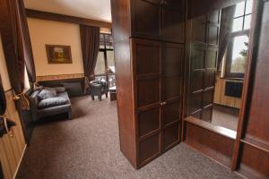Posezení v ubytování Hotel Lovecký zámeček Orion