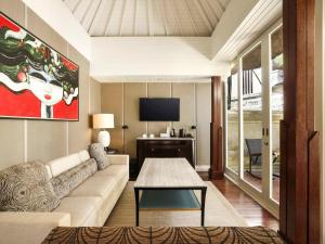 Uma TV ou centro de entretenimento em Sofitel Bali Nusa Dua Beach Resort