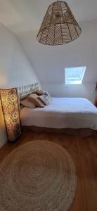 Postel nebo postele na pokoji v ubytování Bains de Secours, Chambres d'hotes