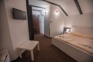 Postelja oz. postelje v sobi nastanitve Hotel Lovecký zámeček Orion