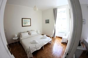 En eller flere senge i et værelse på ROMA - Loft Campo de' Fiori - Appartamento Campo de' Fiori - LE CUGINE