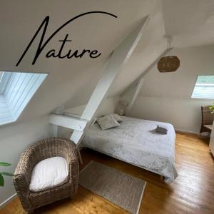 Postel nebo postele na pokoji v ubytování Bains de Secours, Chambres d'hotes