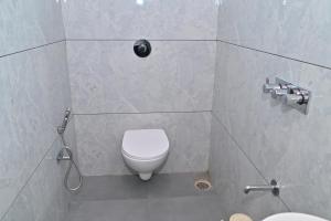 Koupelna v ubytování Hotel Sai Sneha