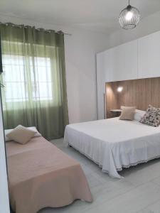 Postel nebo postele na pokoji v ubytování Lugore Room