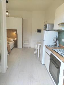 Kuchyň nebo kuchyňský kout v ubytování Lugore Room