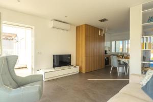 TV/trung tâm giải trí tại Waves Nazare - by Smarthomes