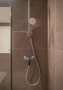 Phòng tắm tại Waves Nazare - by Smarthomes