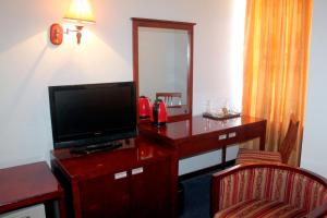 Μια τηλεόραση ή/και κέντρο ψυχαγωγίας στο Hotel Bukhara Grand Adress Ibrohim Muminov Str 8 +29 φωτογραφίες