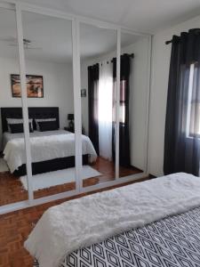 Ένα ή περισσότερα κρεβάτια σε δωμάτιο στο Amar Mar +21 φωτογραφίες