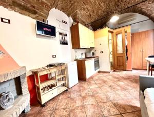 Una cocina o cocineta en Suite Studio Centre - Sanremo 3 fotos más