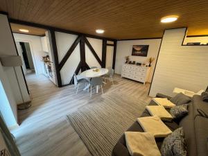 Blue Sky Apartments的休息区