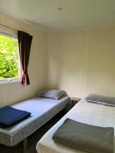 Rúm í herbergi á Camping 2 étoiles - ccbabhg